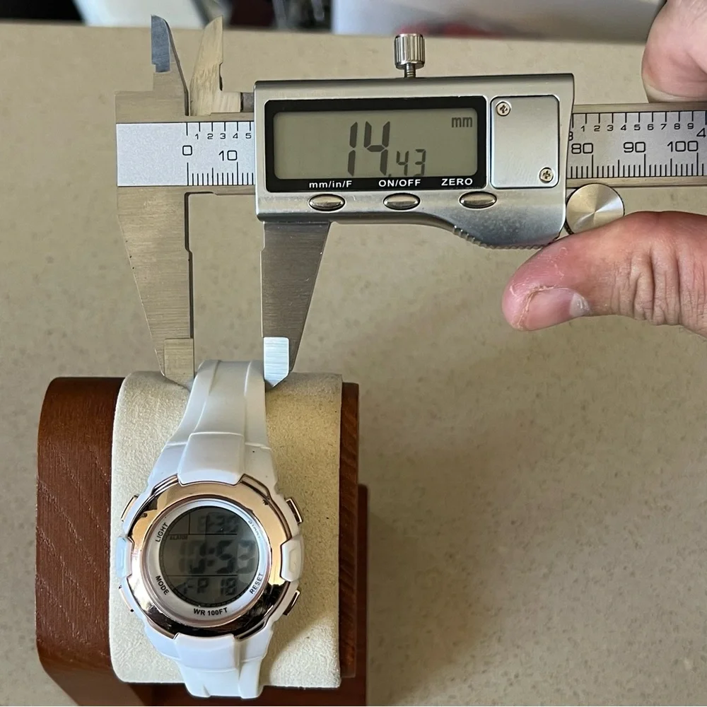 Digital Watch (Gold/White)‎